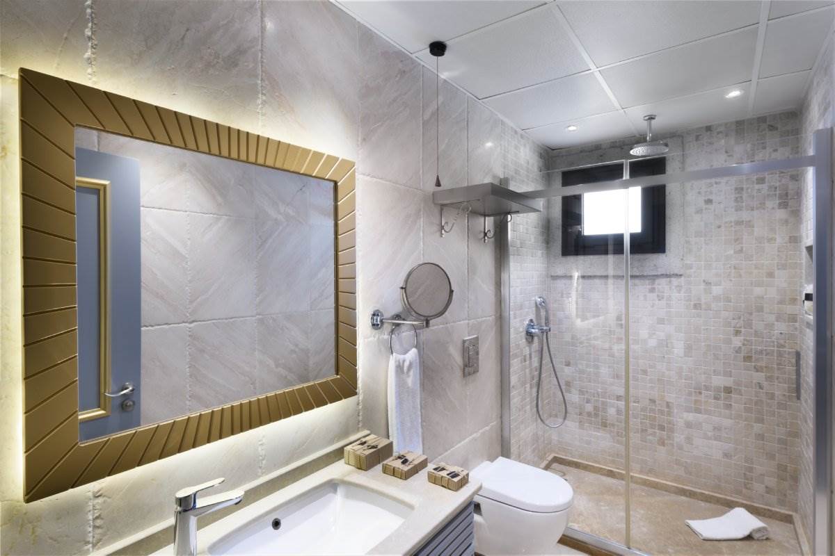 Ogledalo za veliko kupatilo