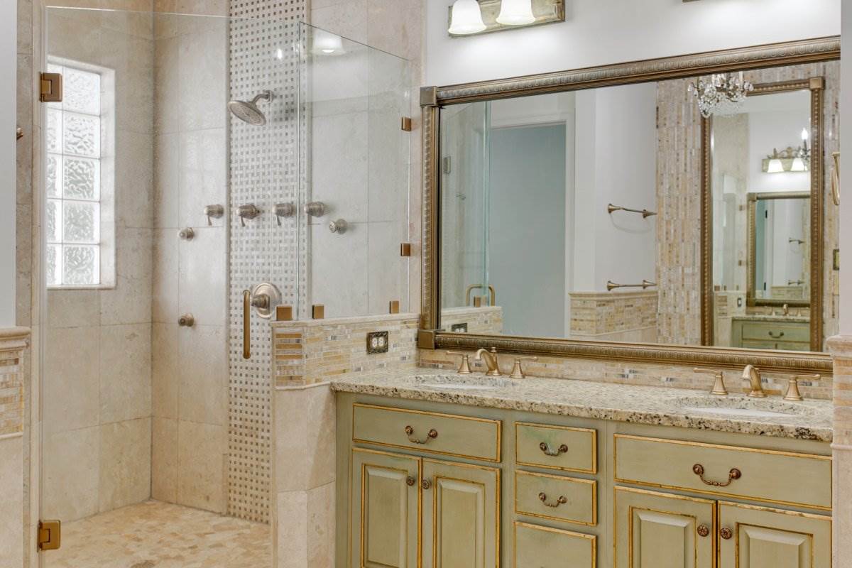 Ogledalo za veliko kupatilo