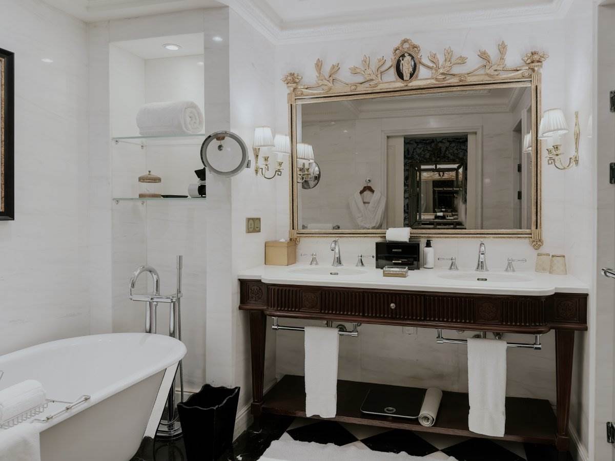 Ogledalo za veliko kupatilo