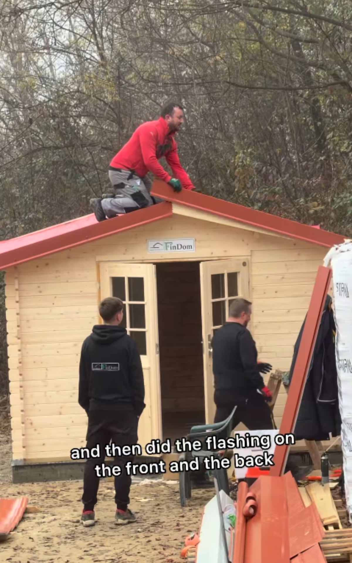 Amerikanac sređuje kuću u šumi