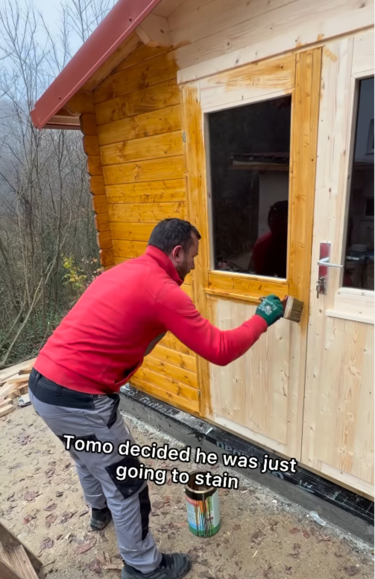 Amerikanac sređuje kuću u šumi