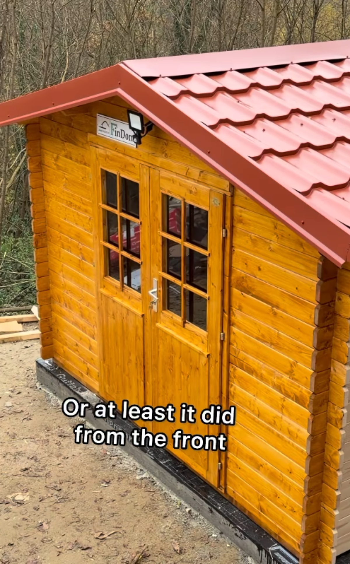 Amerikanac sređuje kuću u šumi