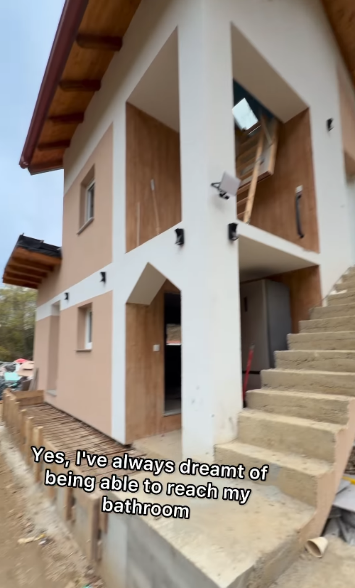 Amerikanac sređuje kuću u šumi