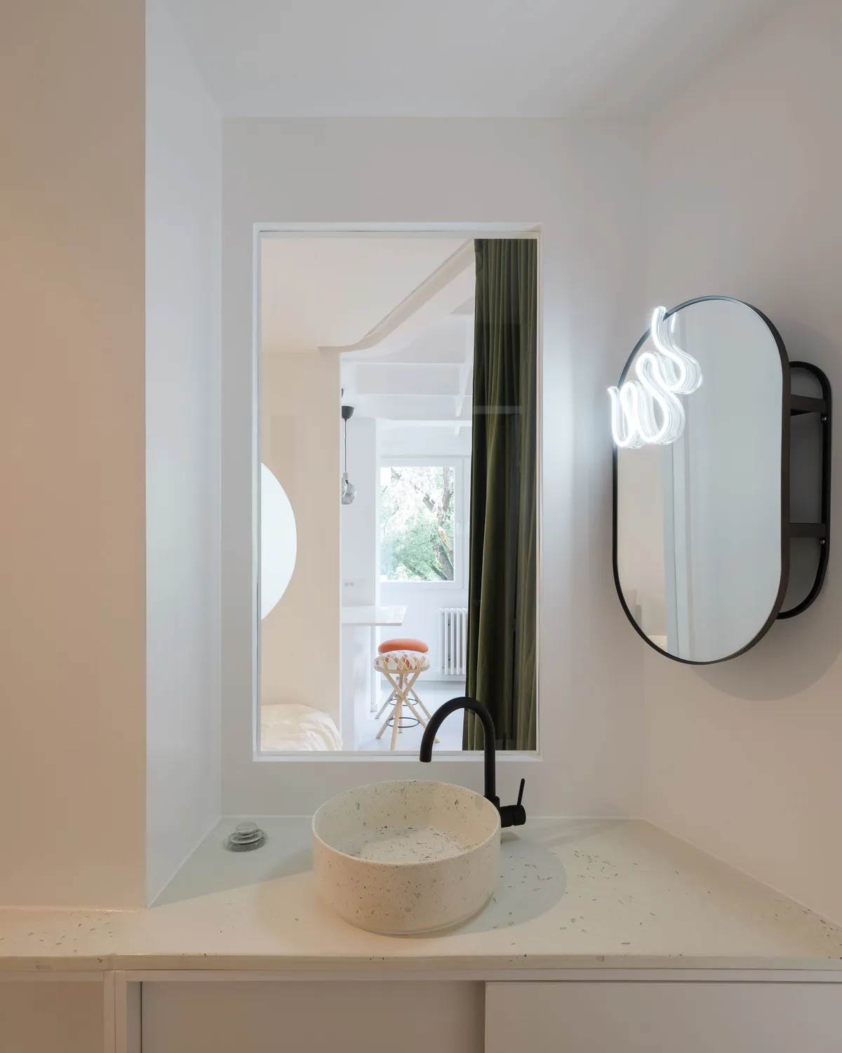 Mali stan u Novom Sadu Parazit Habitat