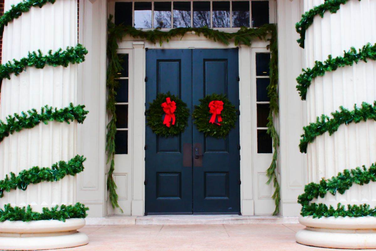kako ukrasiti vrata i dvoriste za novu godinu 09.jpg