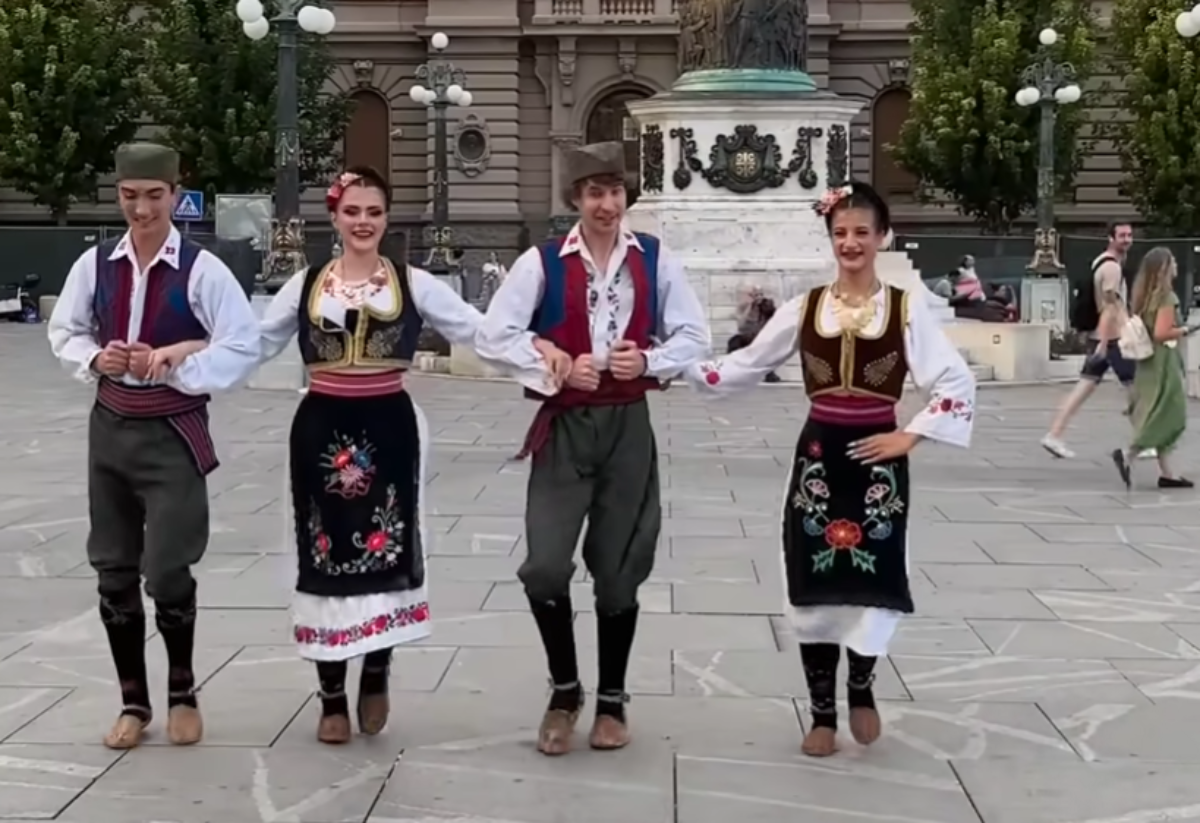 Eduar Žakmin igra kolo u Srbiji