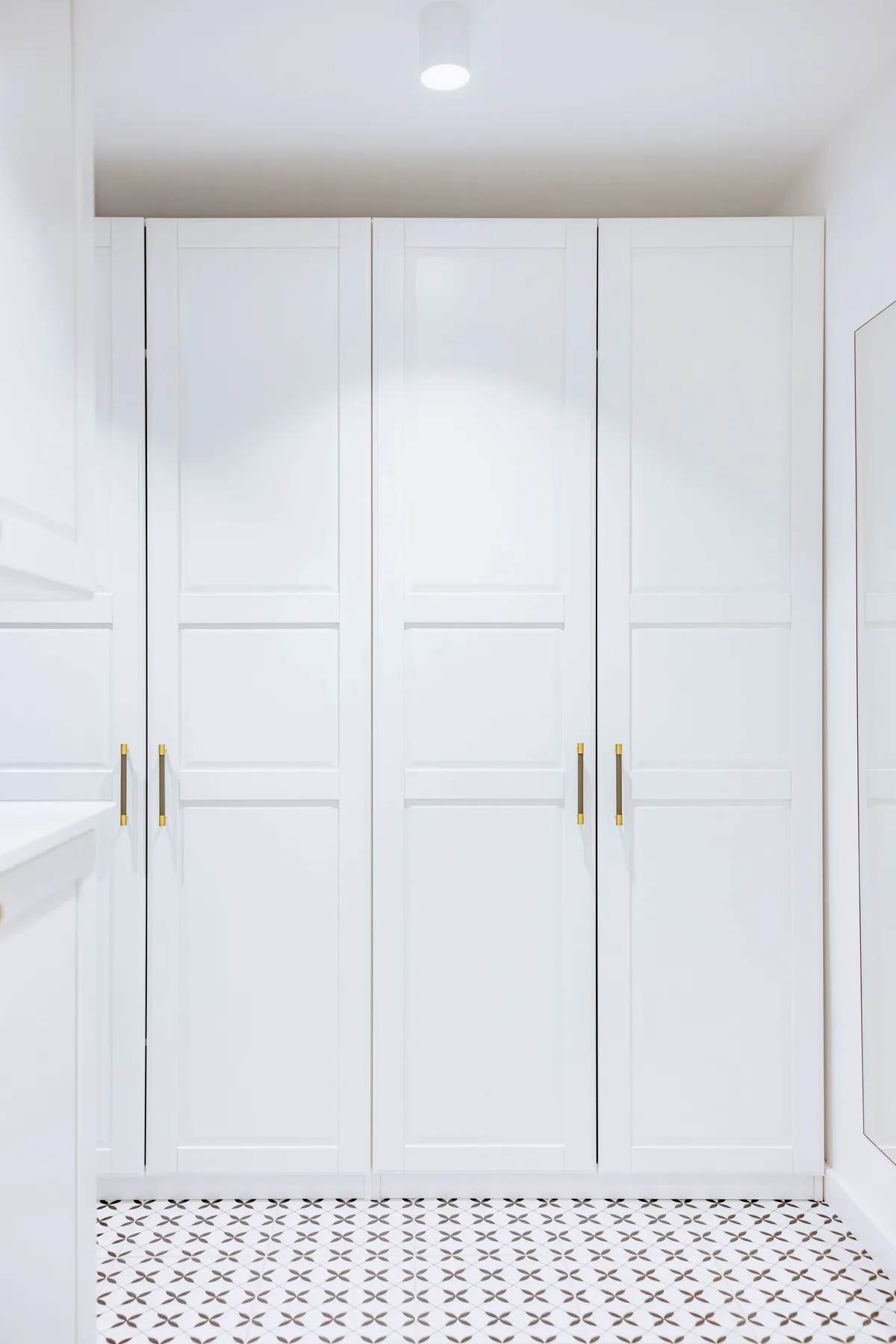 Stan na Zvezdari sa staklenim pregradnim zidovima