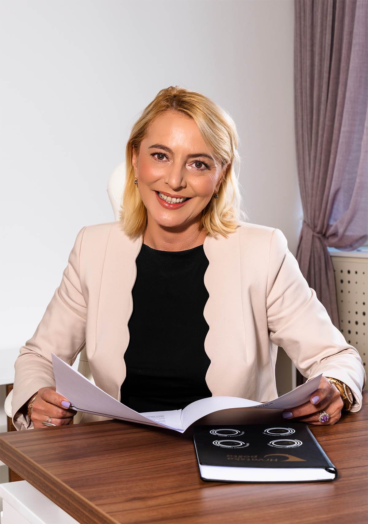 Ivana Mrkonjić copy.jpg