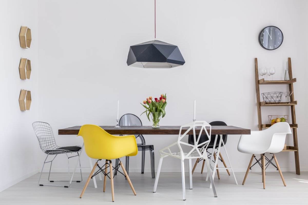 Različite stolice za trpezariju