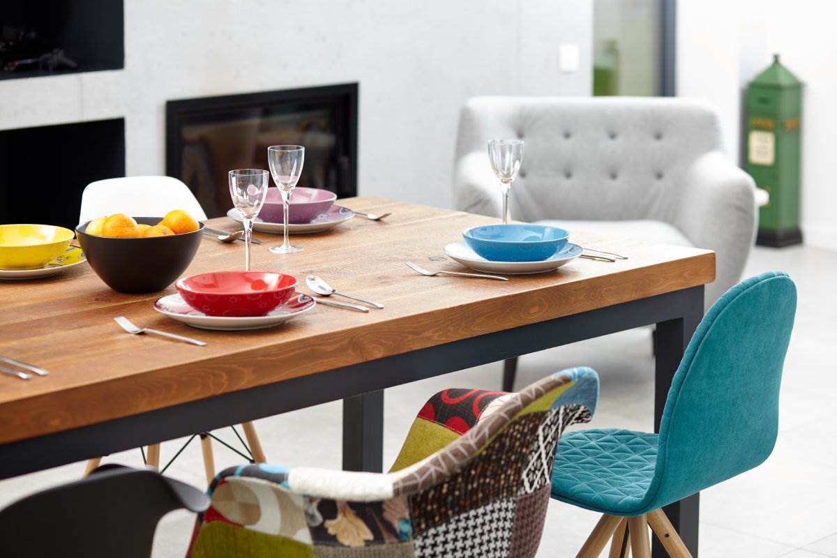 Različite stolice za trpezariju