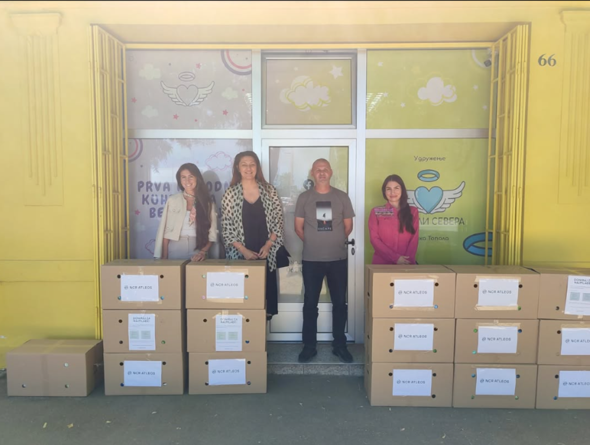 Anđeli Severa i Dejana Draškić sa sinom i ekipom