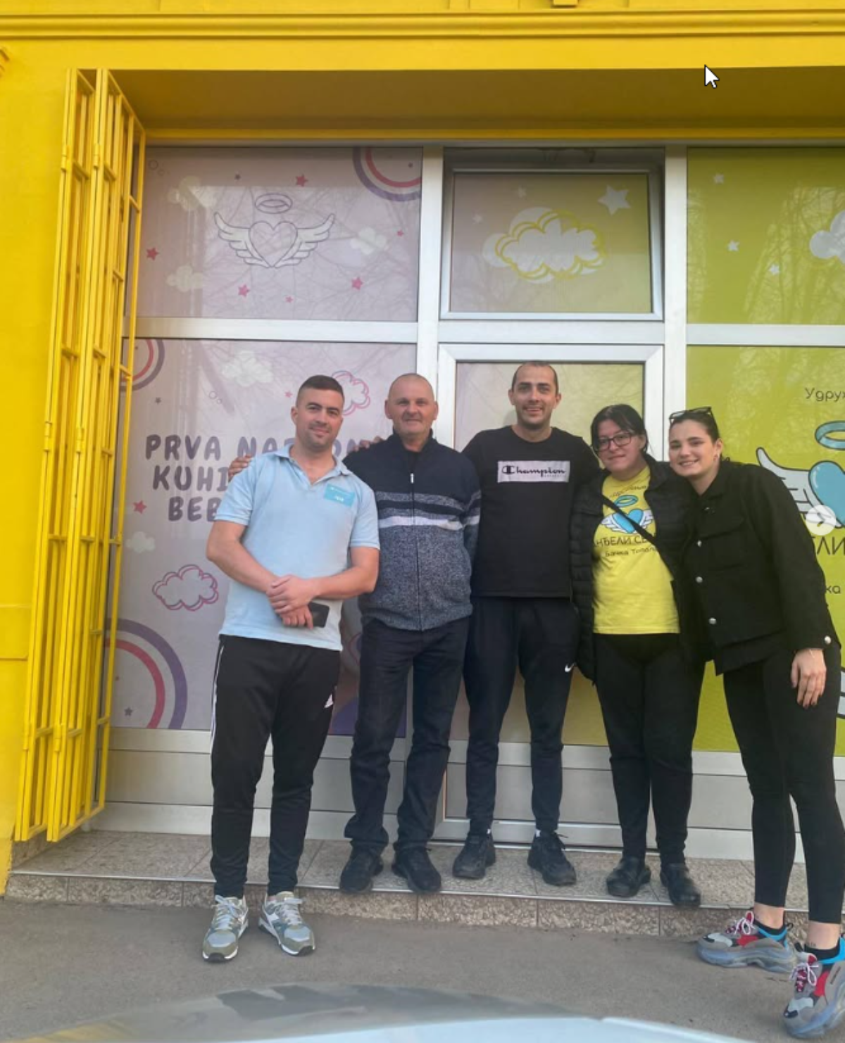 Anđeli Severa i Dejana Draškić sa sinom i ekipom