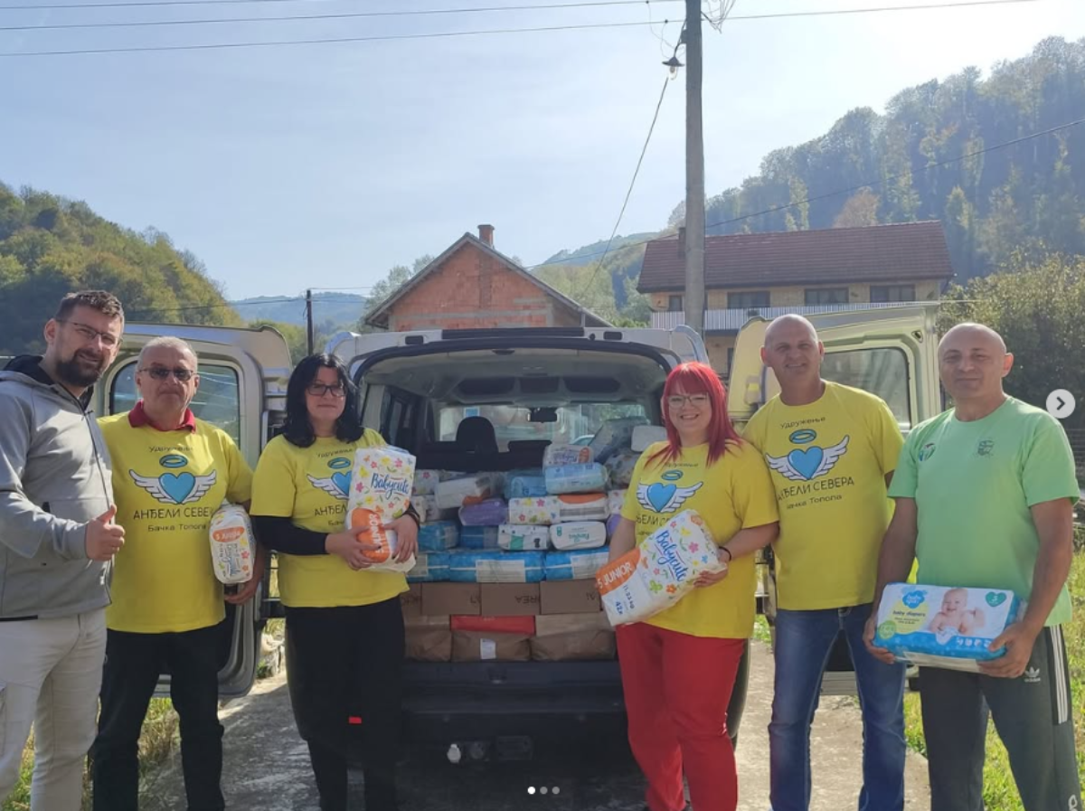 Anđeli Severa i Dejana Draškić sa sinom i ekipom