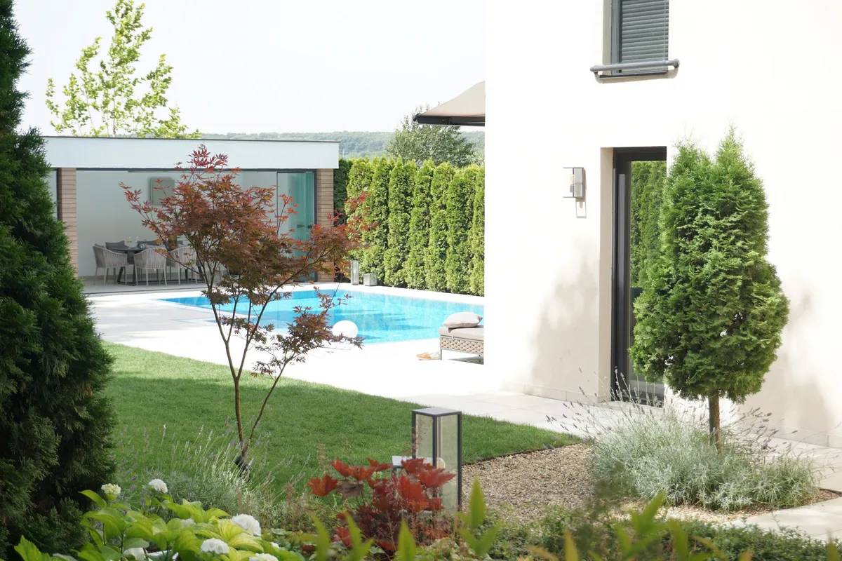 Dvorište od 580 kvadrata