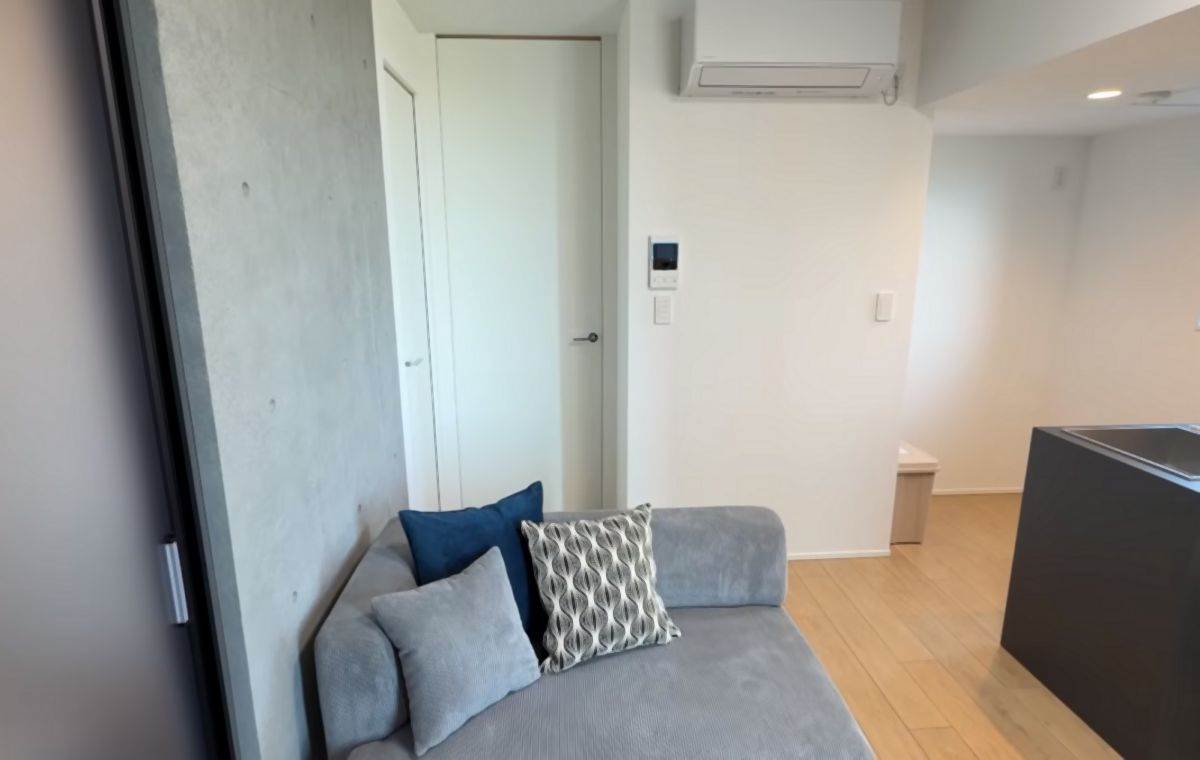 mali stan od 32 kvadrata sa spavacom sobom 07.jpg