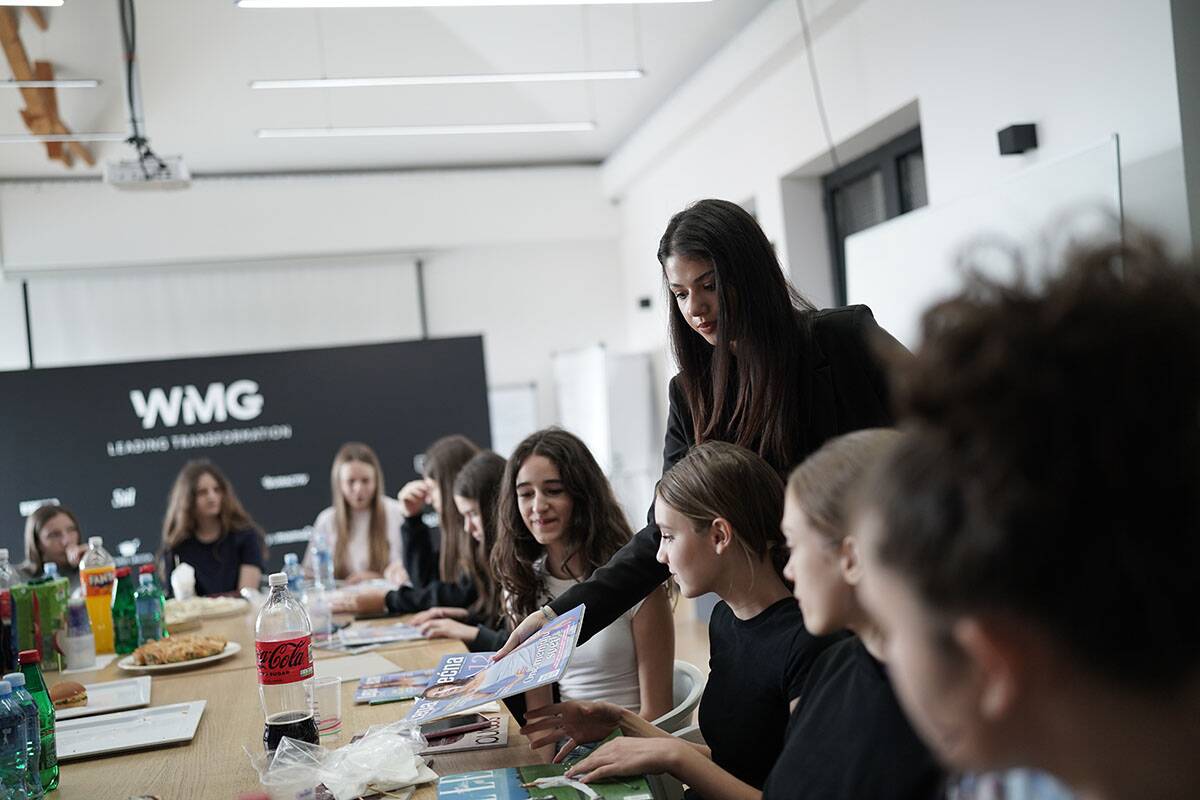 ucenice u poseti WMG 11.jpg