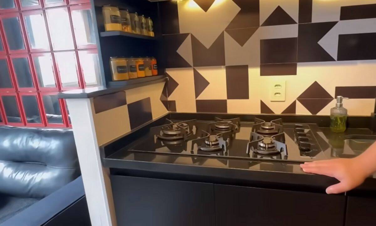 Mali stan od 26 kvadrata sa odvojenom spavaćom sobom 03.jpg