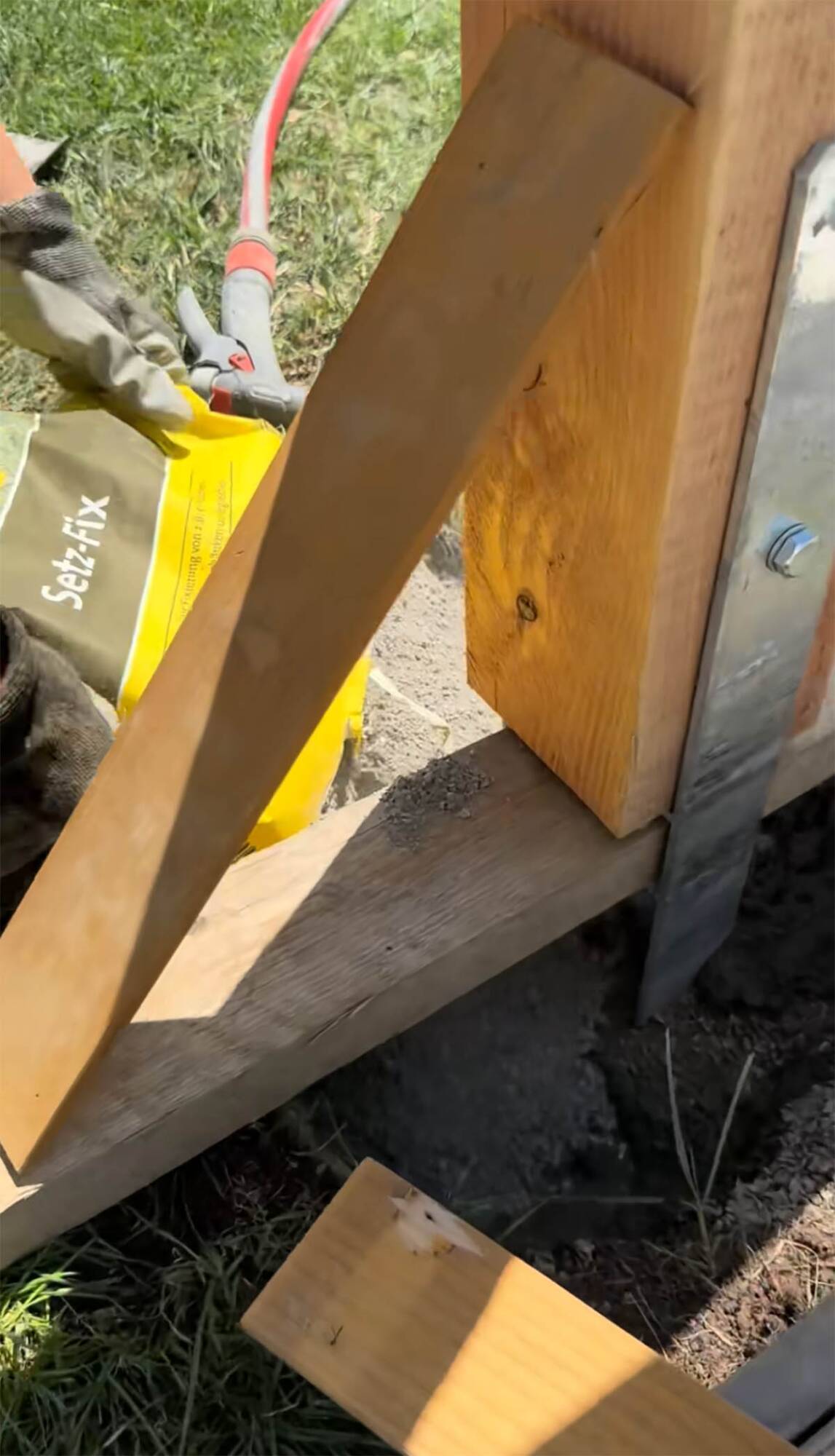 Kako napraviti nadstrešnicu i ljuljašku u dvorištu 14.jpg