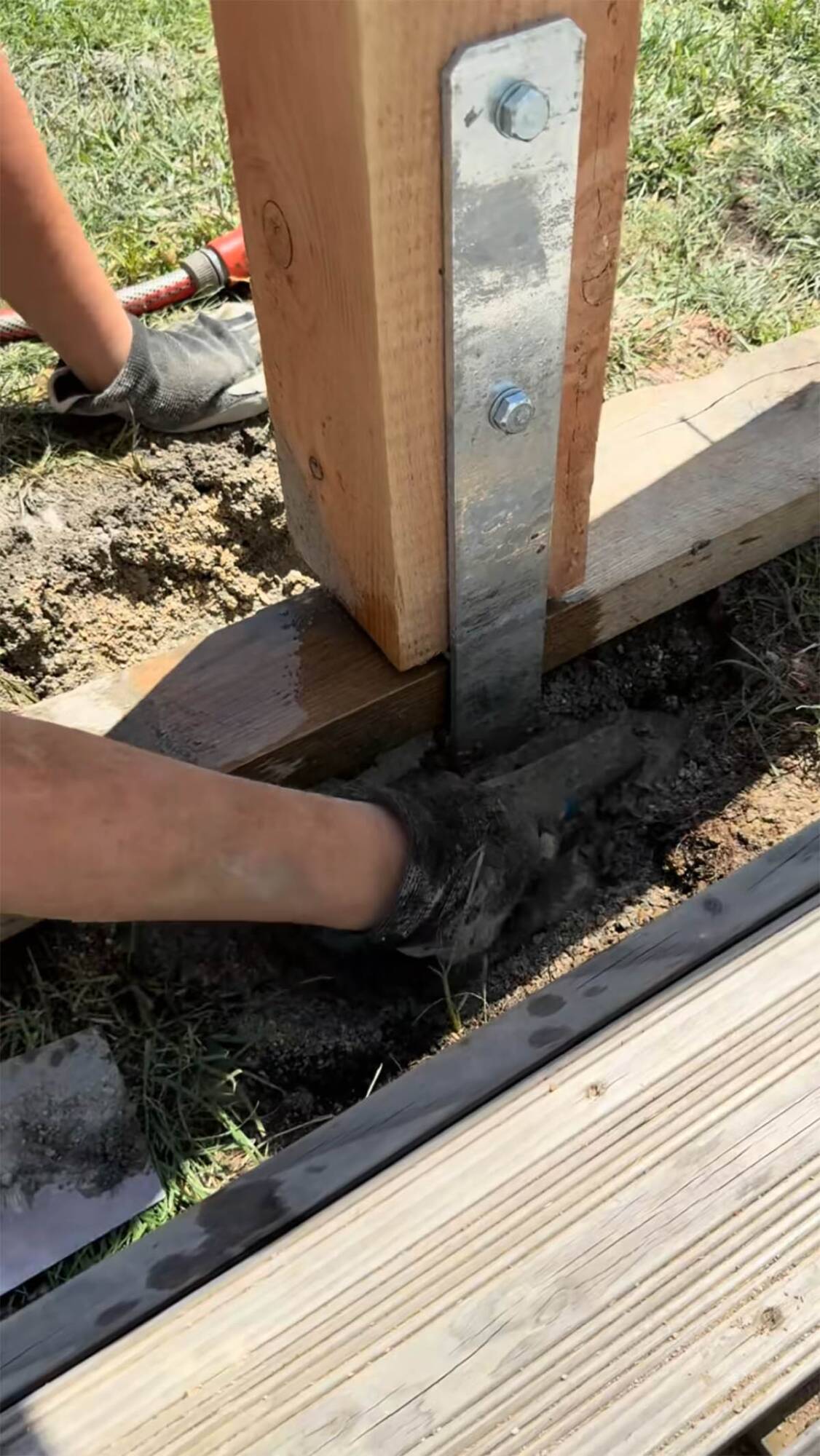Kako napraviti nadstrešnicu i ljuljašku u dvorištu 16.jpg