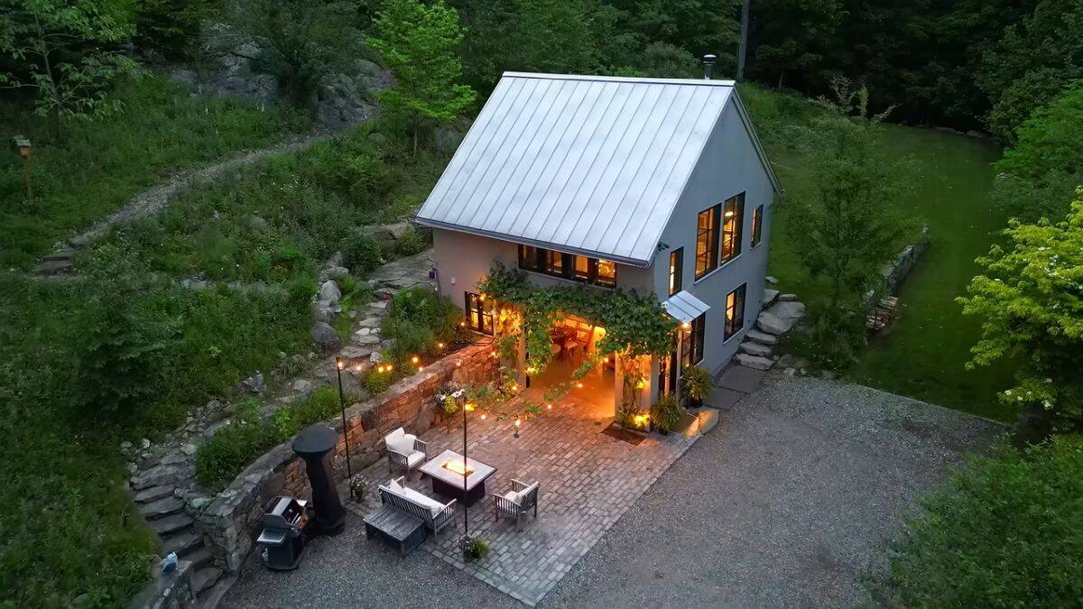 Mala kuća od oko 65 kvadrata napravljena od garaže 016.jpg
