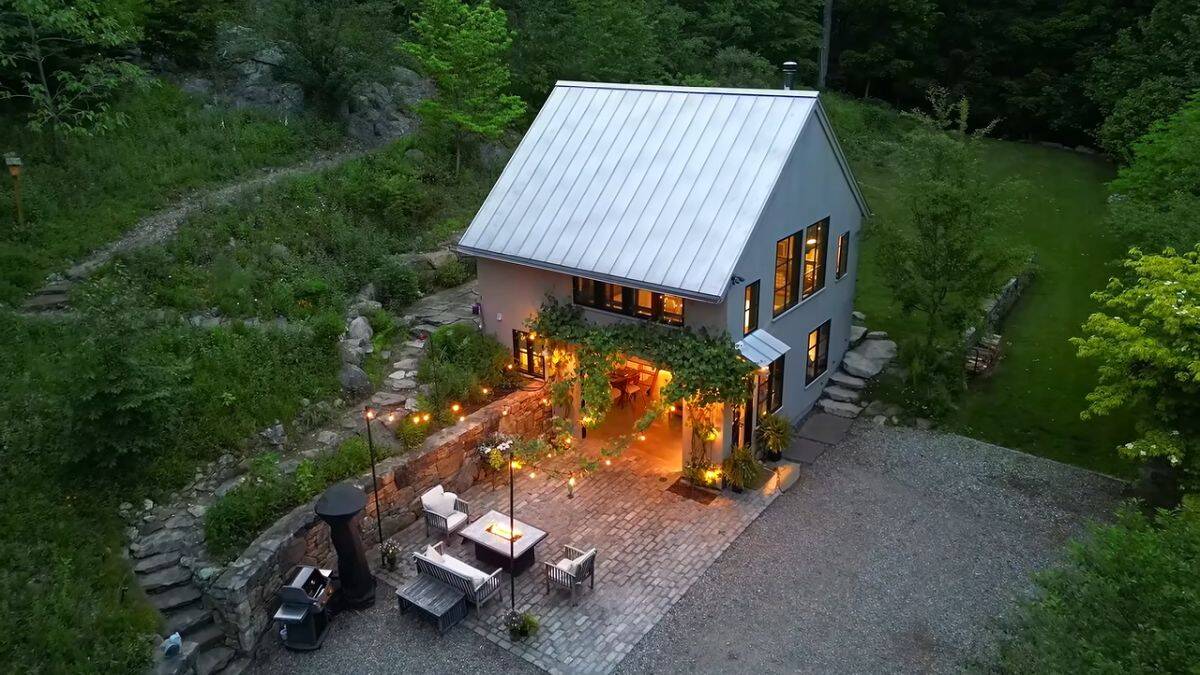 Mala kuća od oko 65 kvadrata napravljena od garaže 017.jpg