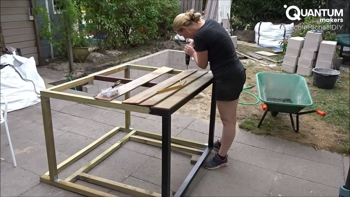 mama napravila sama bazen u dvoristu 013.jpg