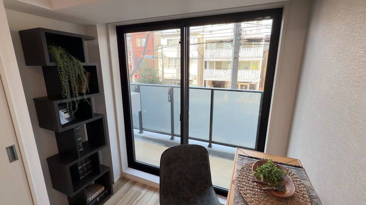 Mali stan od 35 kvadrata sa nezgodnim rasporedom 030.jpg