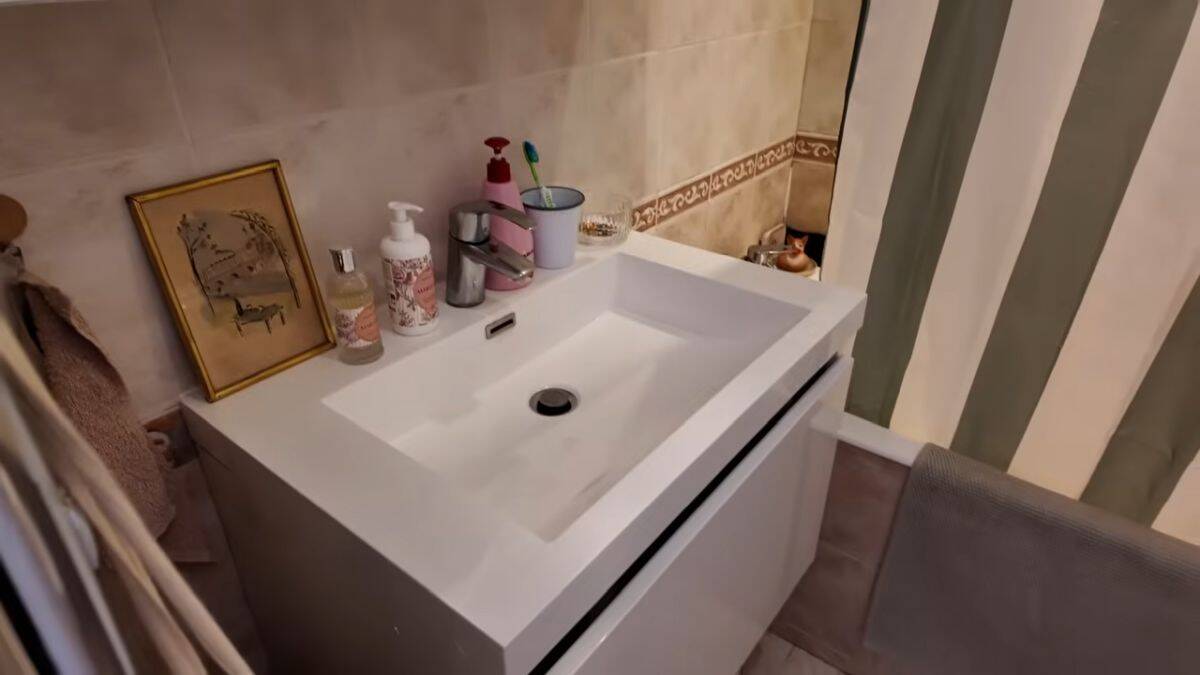 Mali stan od 27 kvadrata uređen za romantičnu damu 001.jpg