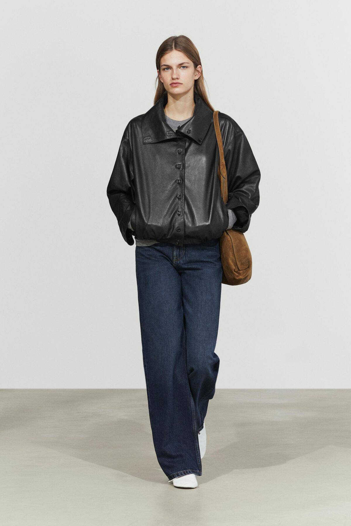 crna kožna jakna Massimo Dutti
