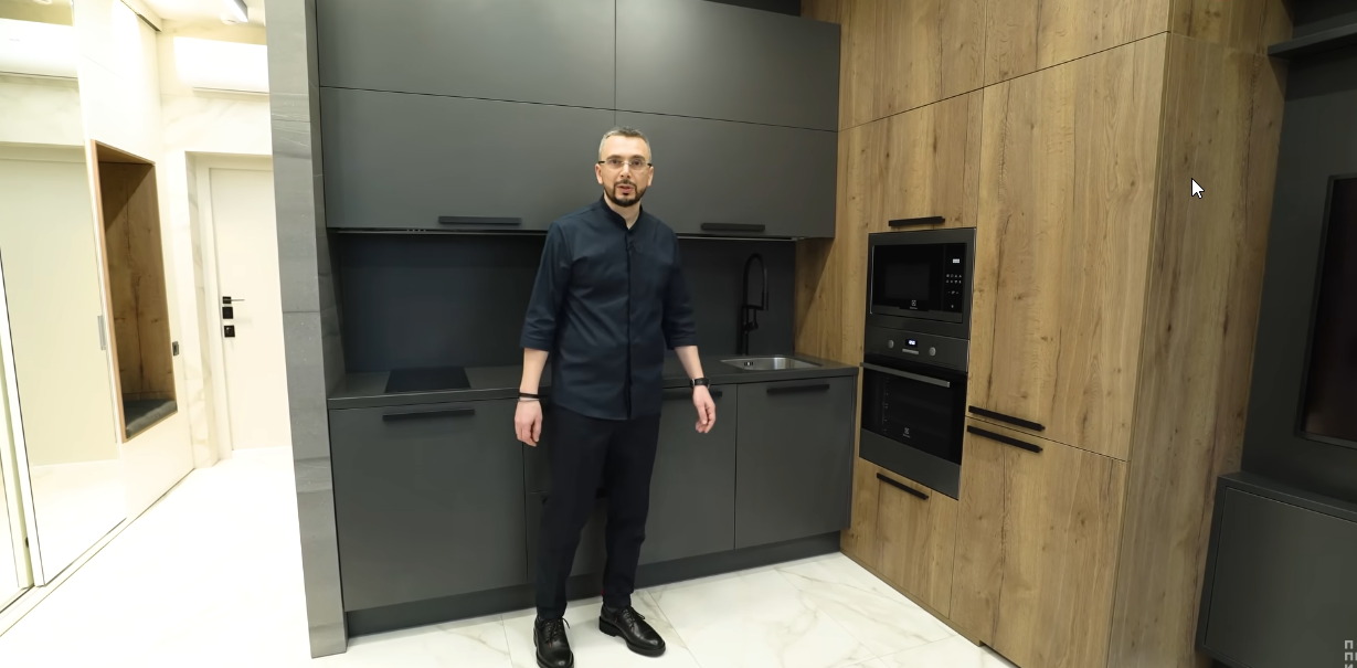 2026-10-28 08_43_37-🔥КРОХОТНАЯ студия 27м², удалось разместить все! Так КРУТО все придумали, просто.png
