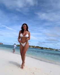 kupaci kostimi voditeljka ena popov 2-min.jpg