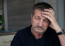 Stariji muškarac o svađi sa ženom i rečima sveštenika