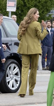 Kejt Midlton u zelenom odelu