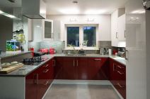 kuhinja bordo boja.jpg