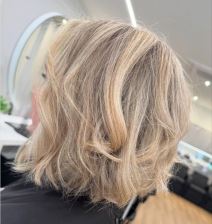 Plava boja kose za žene preko 50 godina