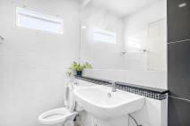 Veliko ogledalo za malo kupatilo