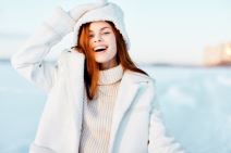 Srećna i nasmejana žena