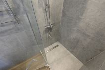 Linearni odvod za tuš