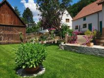 travnjak u dvoristu 5.jpg