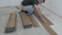 Vinil ili PVC ploče za pod u kuhinji ili kupatilu.