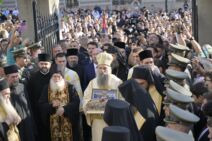 pojas Bogorodice u Hramu Svetog Save 3 ata.jpg