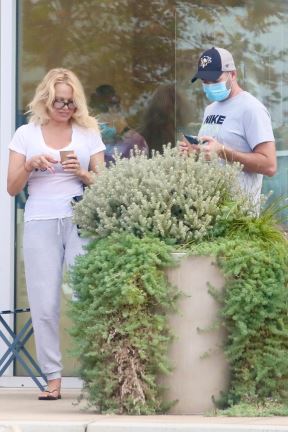 pamela-anderson-03.jpg