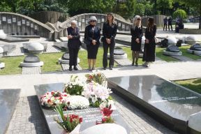 Pomen Milutinu Mrkonjiću održan je danas na Novom groblju u Beogradu.