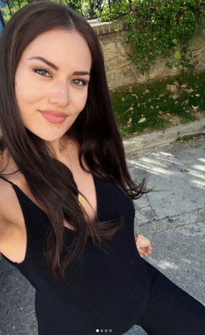 Fahrije Evdžen pokazala trudnički stomak