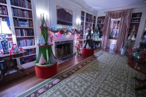 okicene jelke u beloj kuci 0942646834-min.jpg