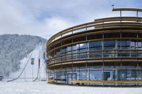 Zgrada muzeja i gift šopa u Planici u Sloveniji