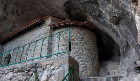 Manastir Gornjak 2757851951 DMZ001.jpg