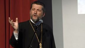 svestenik Gojko Perovic