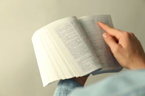 biblija_2595099131.jpg