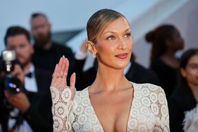 Bela Hadid 1101648016.jpg
